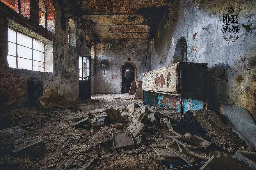 I Photographed An Abandoned Vintage Pumping Water Station