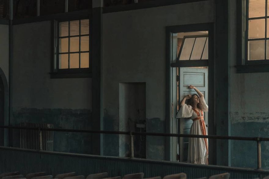 Photographer Tells Haunting Stories With His Cinematic Night-Time Photos