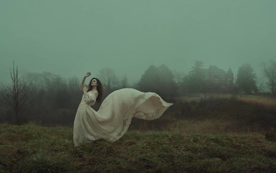 Photographer Tells Haunting Stories With His Cinematic Night-Time Photos