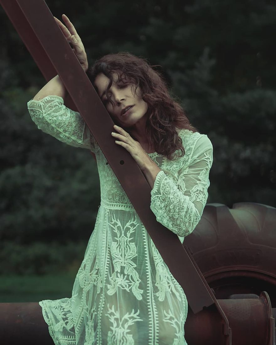 Photographer Tells Haunting Stories With His Cinematic Night-Time Photos