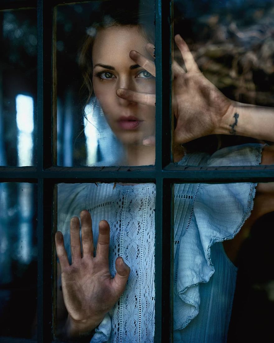 Photographer Tells Haunting Stories With His Cinematic Night-Time Photos