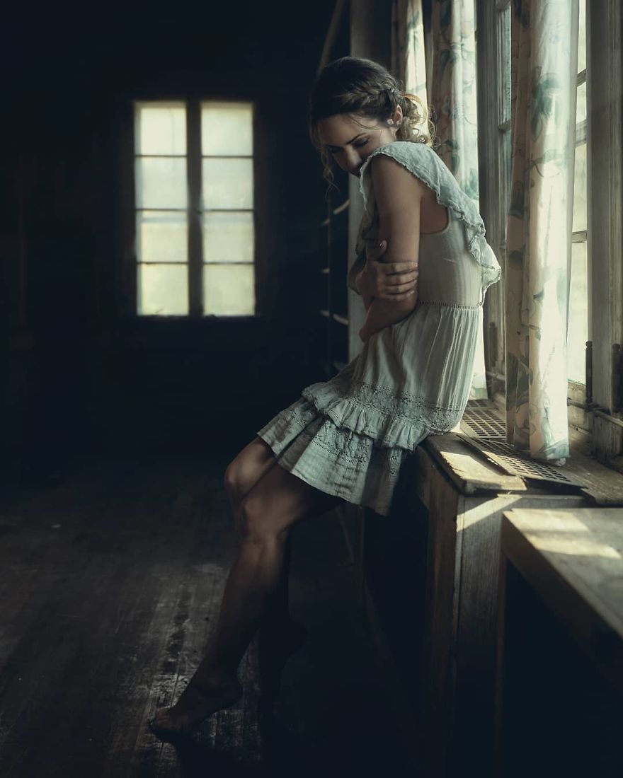 Photographer Tells Haunting Stories With His Cinematic Night-Time Photos