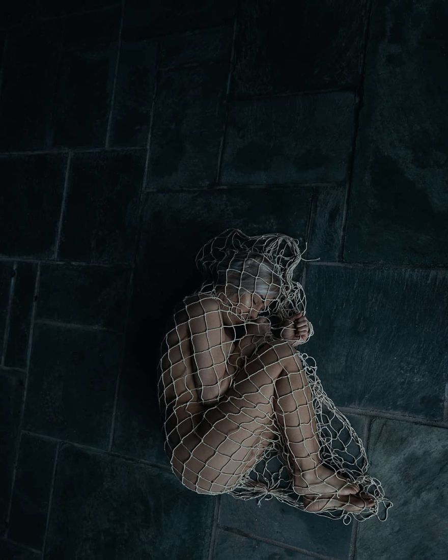 Photographer Tells Haunting Stories With His Cinematic Night-Time Photos