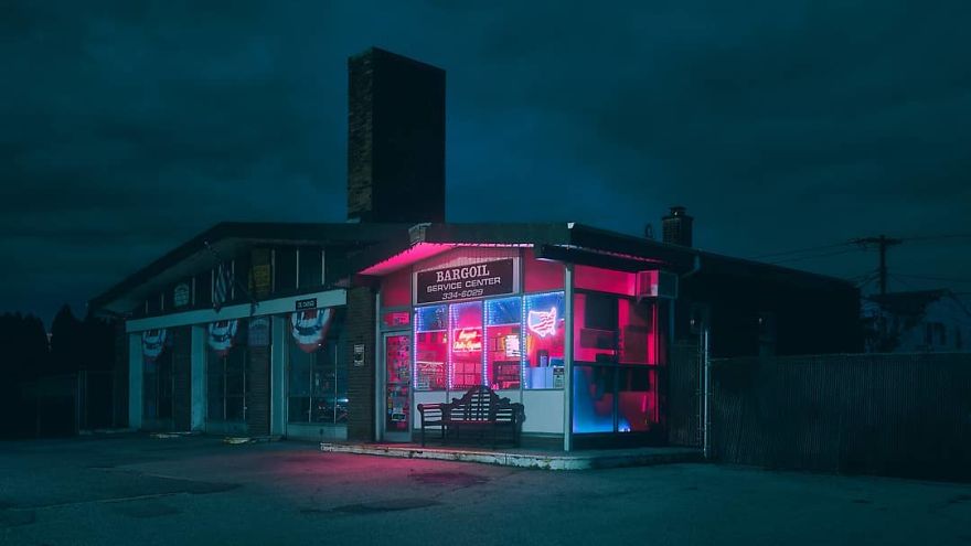 Photographer’s Unhealthy Obsession With Neon Signs Will Transport You Back In Time