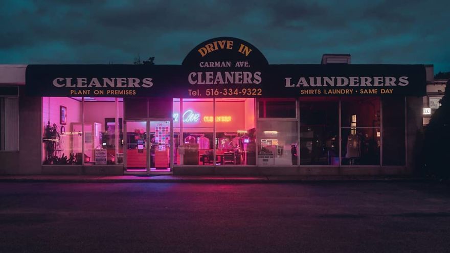 Photographer’s Unhealthy Obsession With Neon Signs Will Transport You Back In Time