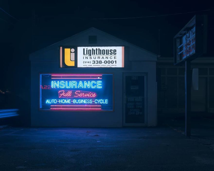 Photographer’s Unhealthy Obsession With Neon Signs Will Transport You Back In Time