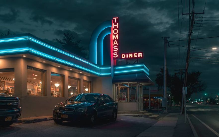 Photographer’s Unhealthy Obsession With Neon Signs Will Transport You Back In Time