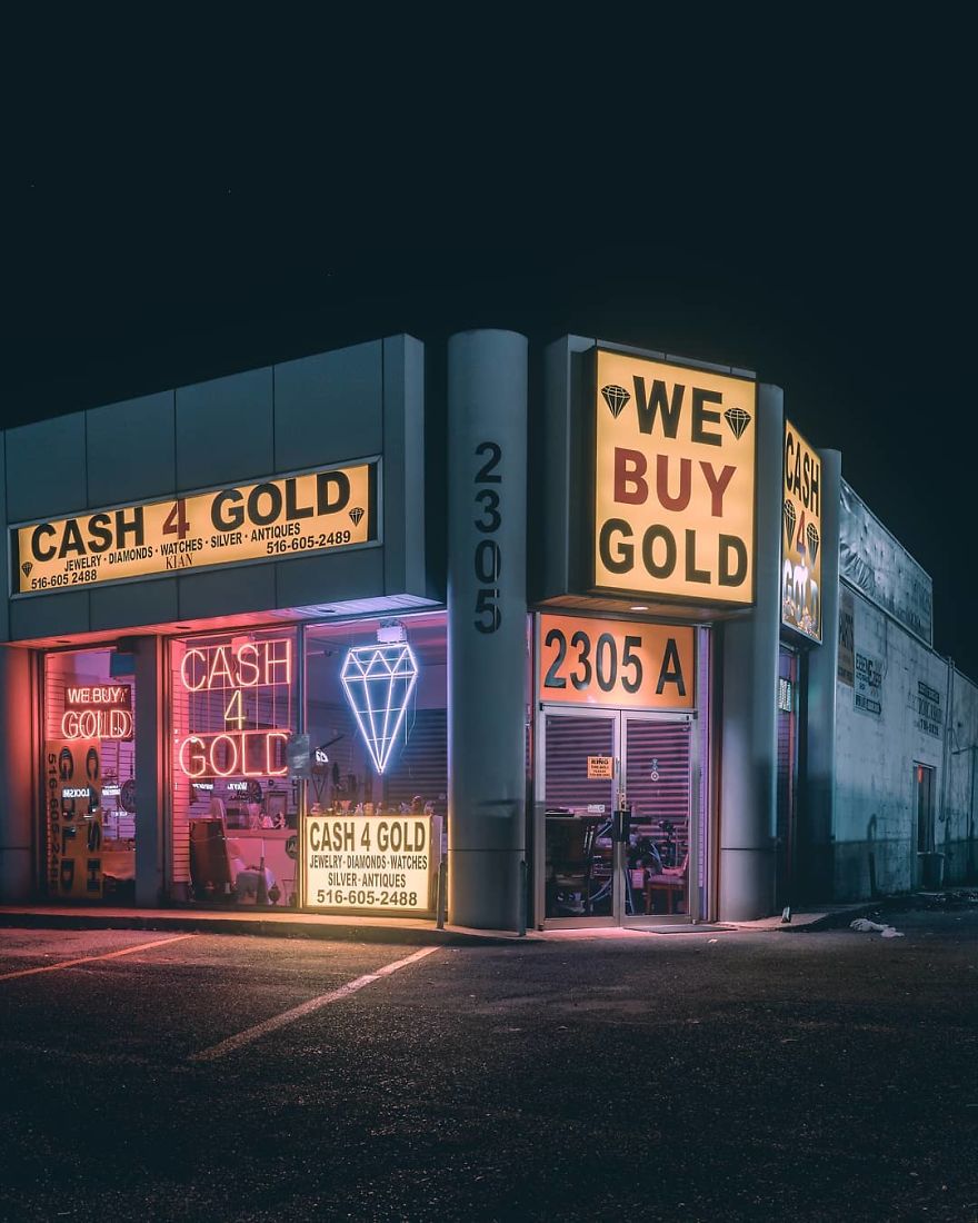 Photographer’s Unhealthy Obsession With Neon Signs Will Transport You Back In Time