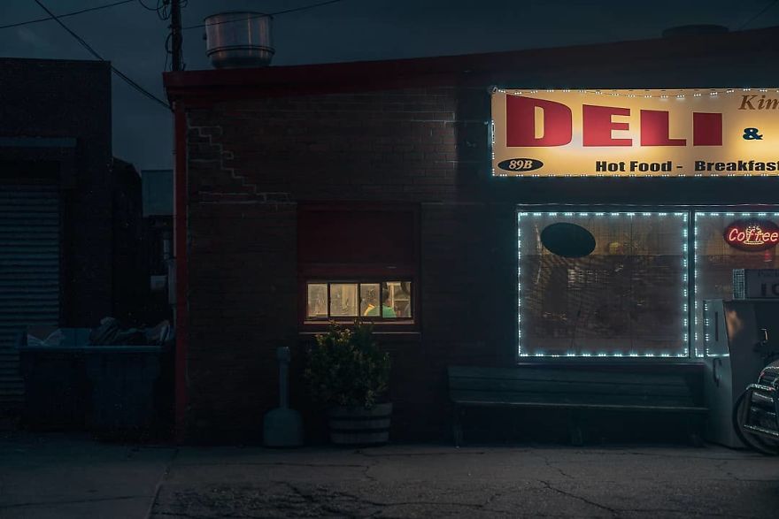 Photographer’s Unhealthy Obsession With Neon Signs Will Transport You Back In Time