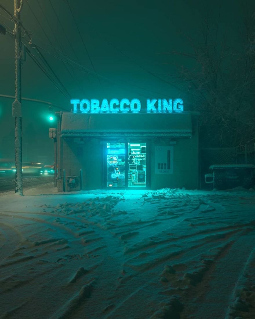 Photographer’s Unhealthy Obsession With Neon Signs Will Transport You Back In Time