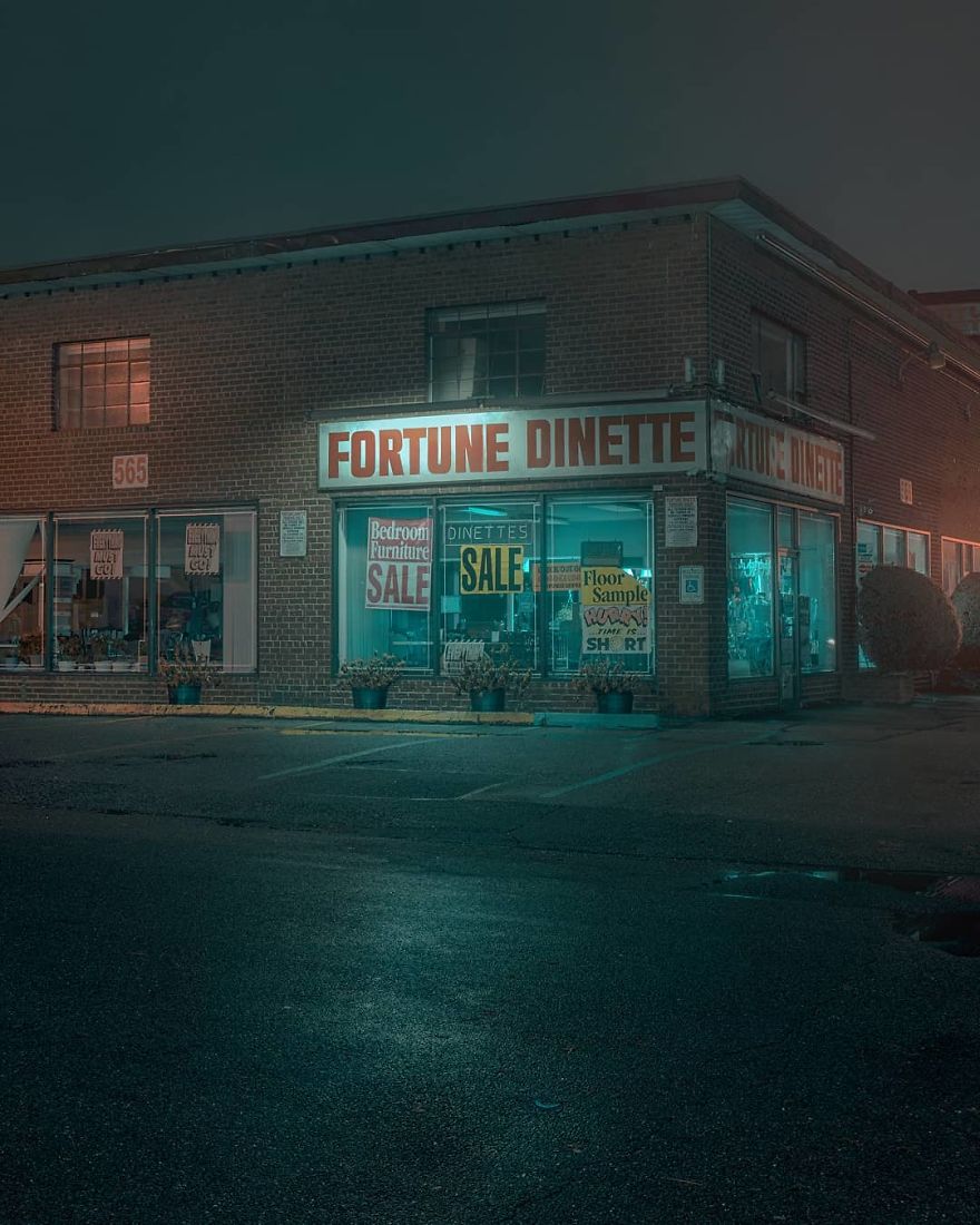 Photographer’s Unhealthy Obsession With Neon Signs Will Transport You Back In Time