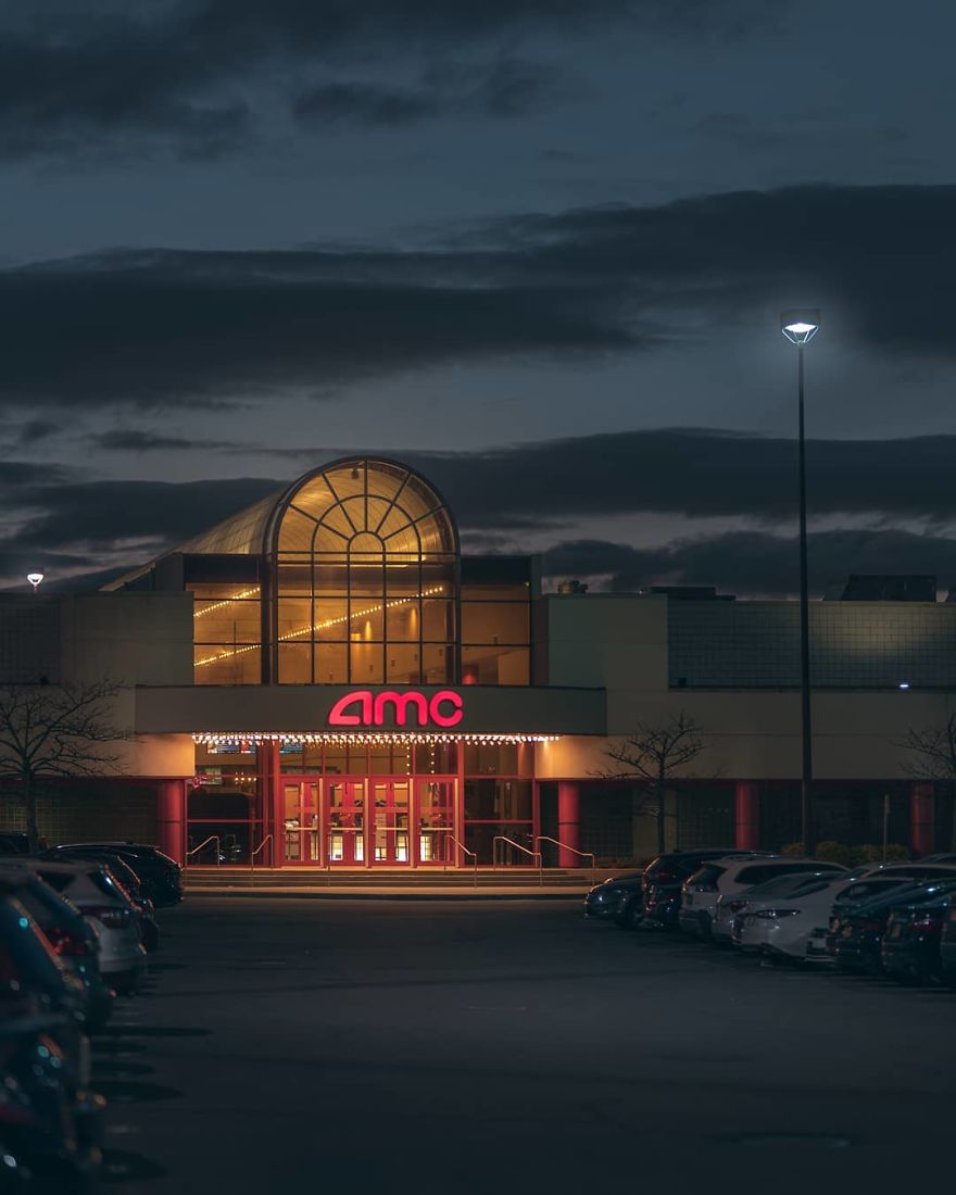 Photographer’s Unhealthy Obsession With Neon Signs Will Transport You Back In Time