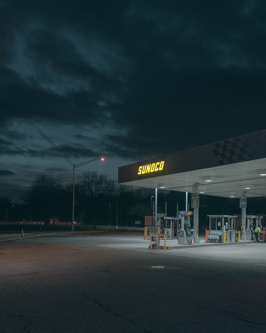 Photographer’s Unhealthy Obsession With Neon Signs Will Transport You Back In Time