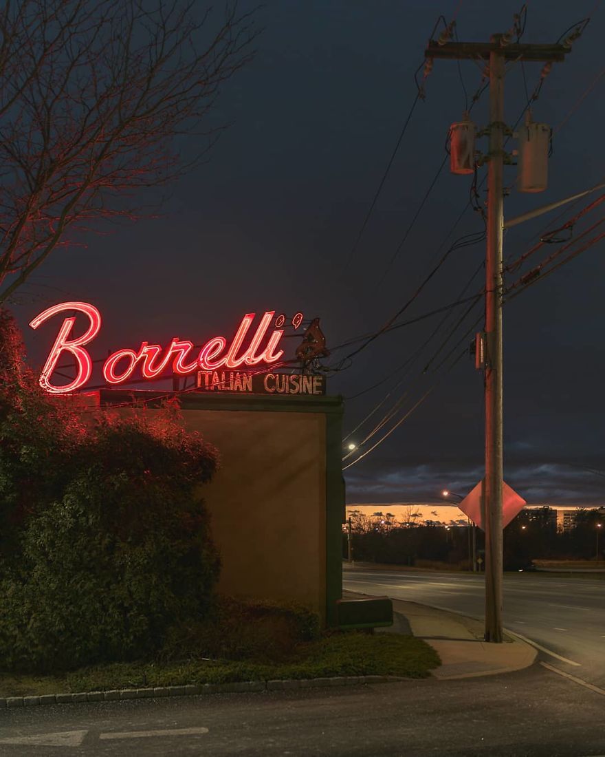 Photographer’s Unhealthy Obsession With Neon Signs Will Transport You Back In Time