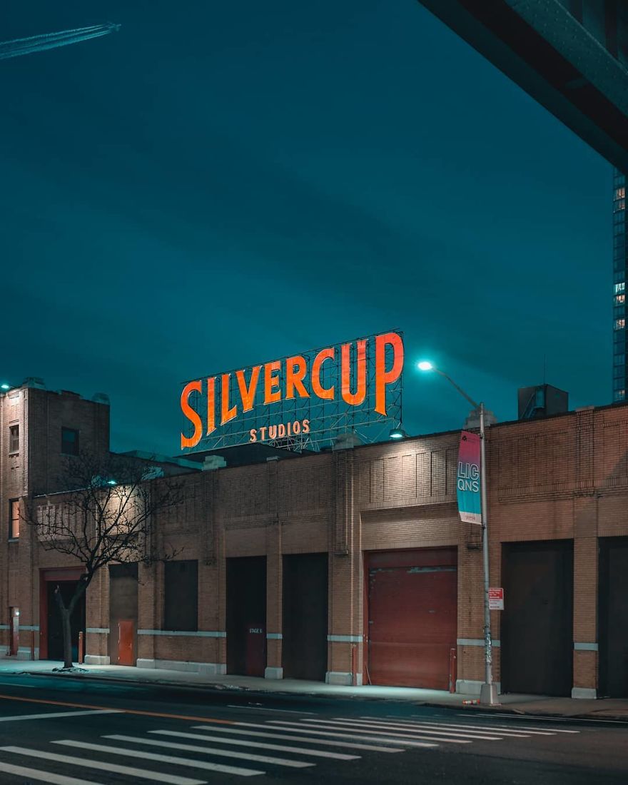 Photographer’s Unhealthy Obsession With Neon Signs Will Transport You Back In Time