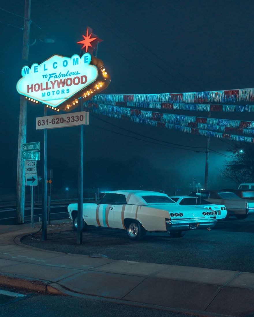 Photographer’s Unhealthy Obsession With Neon Signs Will Transport You Back In Time