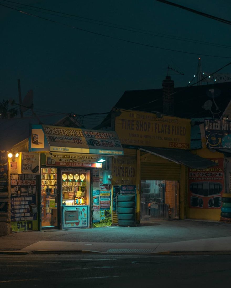 Photographer’s Unhealthy Obsession With Neon Signs Will Transport You Back In Time