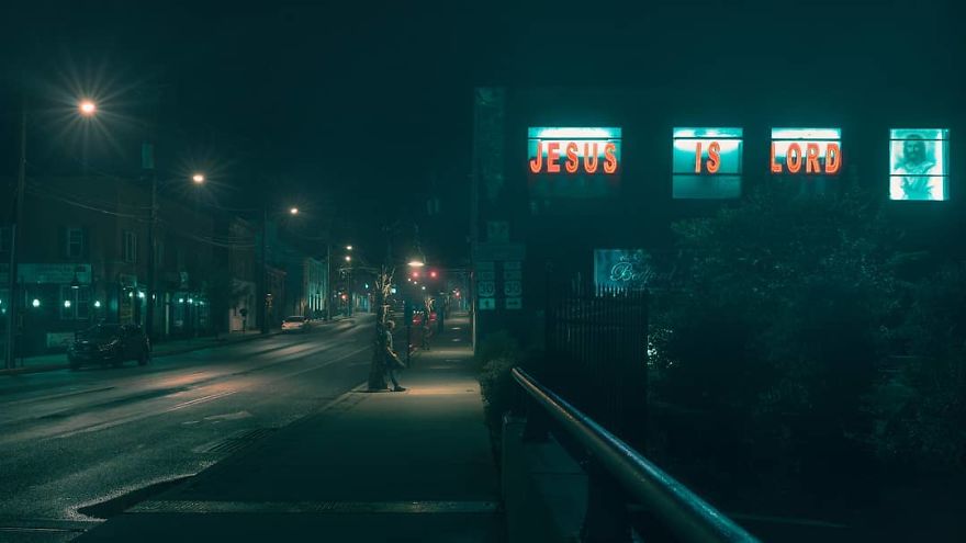 Photographer’s Unhealthy Obsession With Neon Signs Will Transport You Back In Time