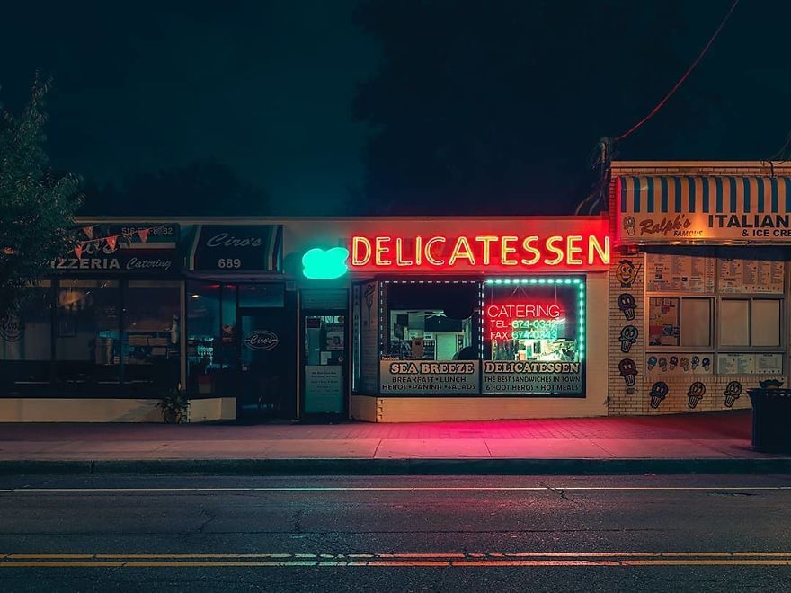 Photographer’s Unhealthy Obsession With Neon Signs Will Transport You Back In Time