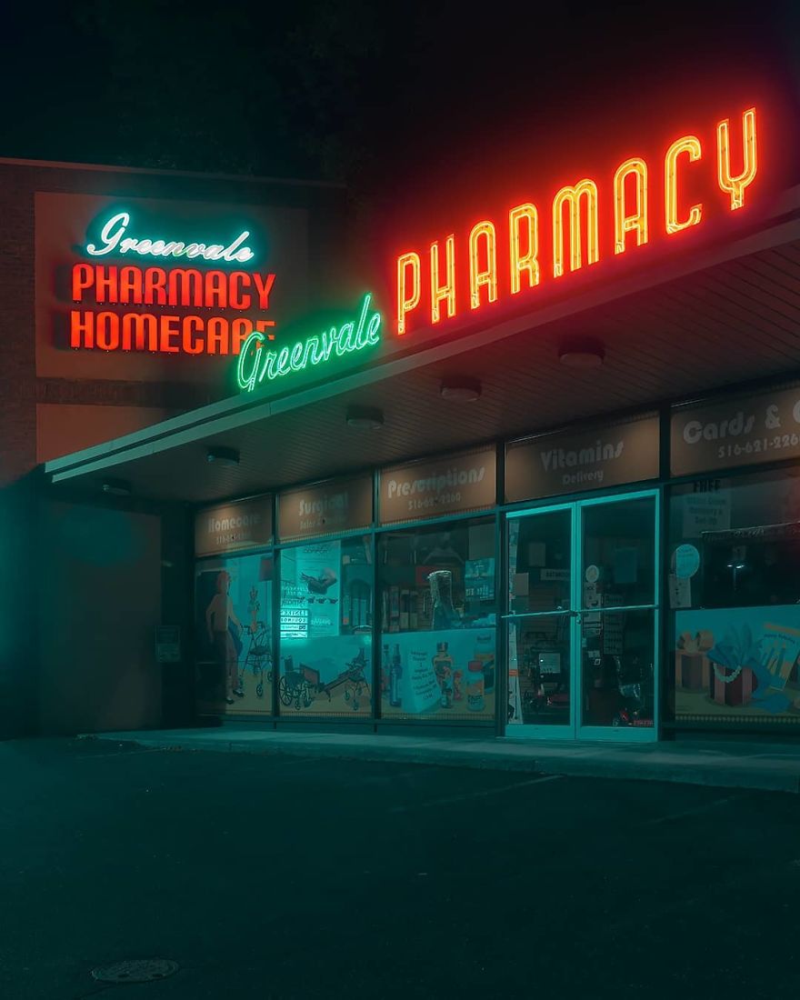 Photographer’s Unhealthy Obsession With Neon Signs Will Transport You Back In Time