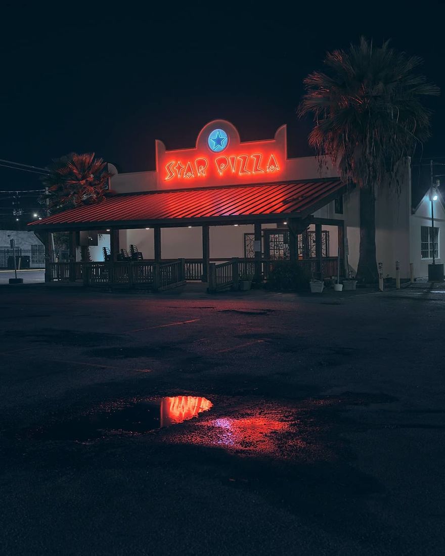Photographer’s Unhealthy Obsession With Neon Signs Will Transport You Back In Time