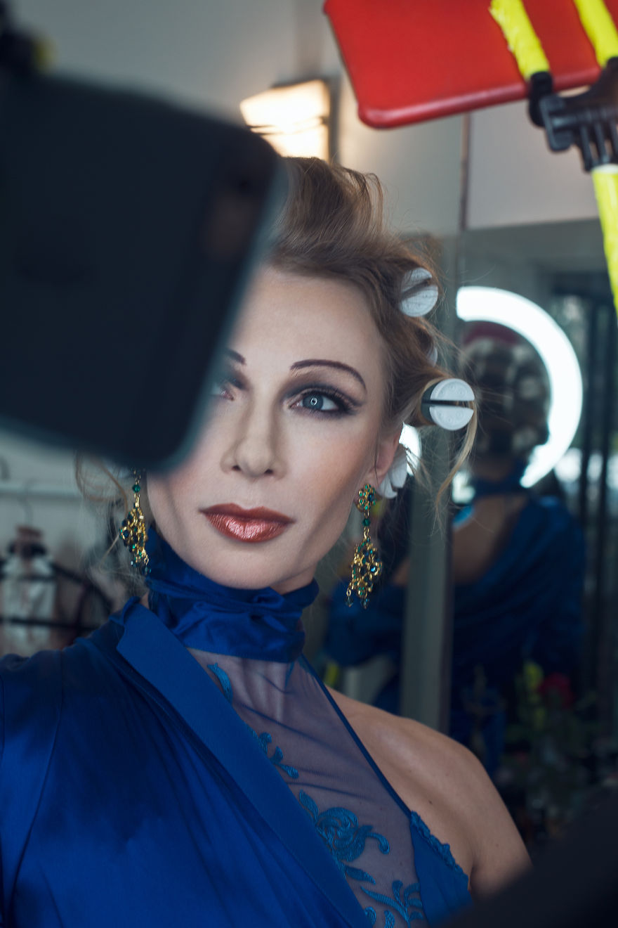 We Created An Artistic Satire About Selfies