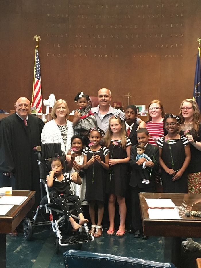 92-Year-Old War Veteran Starts Drawing To Save Money For This Mother Who's Been Diagnosed With Cancer 92-Year-Old War Veteran Starts Drawing To Save Money For This Mother Who's Been Diagnosed With Cancer