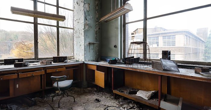 I Explored A University In Belgium That’s Been Abandoned Since 2006 (15 Pics)