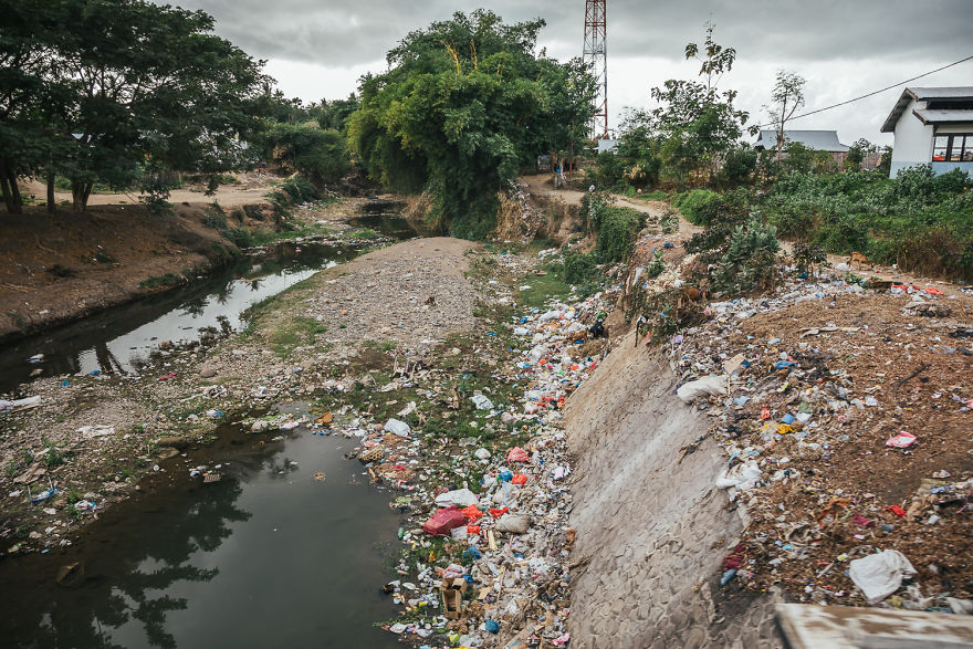 We Live In An Old Military Truck And Travel The World To Show Our Son The Beauty Of Our Planet (New Pics) We Live In An Old Military Truck And Travel The World To Show Our Son The Beauty Of Our Planet (New Pics)