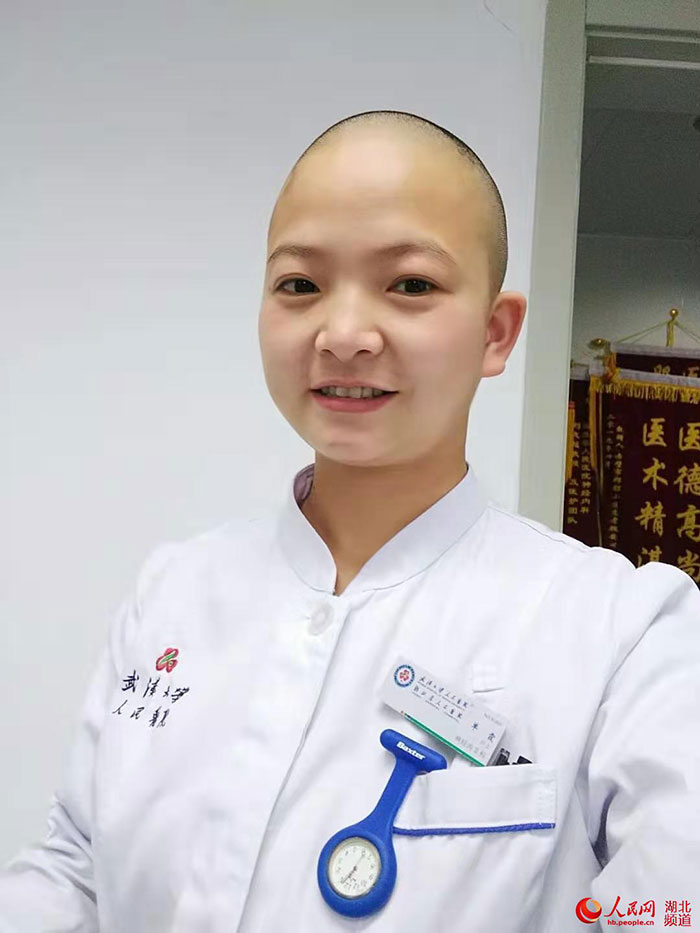 Chinese Nurses Are Shaving Their Heads To Prevent The Spread Of Coronavirus Chinese Nurses Are Shaving Their Heads To Prevent The Spread Of Coronavirus
