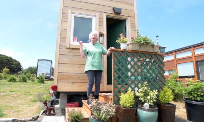 At 77 She Sold Half Of Her Stuff To Live In Her Downstairs Bedroom Tiny House