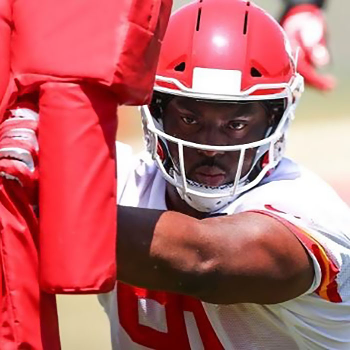 Super Bowl Winner Celebrates Victory By Paying The Adoption Fees Of Every Dog In A Shelter