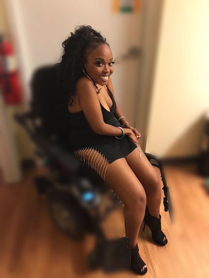 Disabled Woman Nervously Shares Her “Sexy” Photos And Twitter Falls In Love With Her Disabled Woman Nervously Shares Her “Sexy” Photos And Twitter Falls In Love With Her
