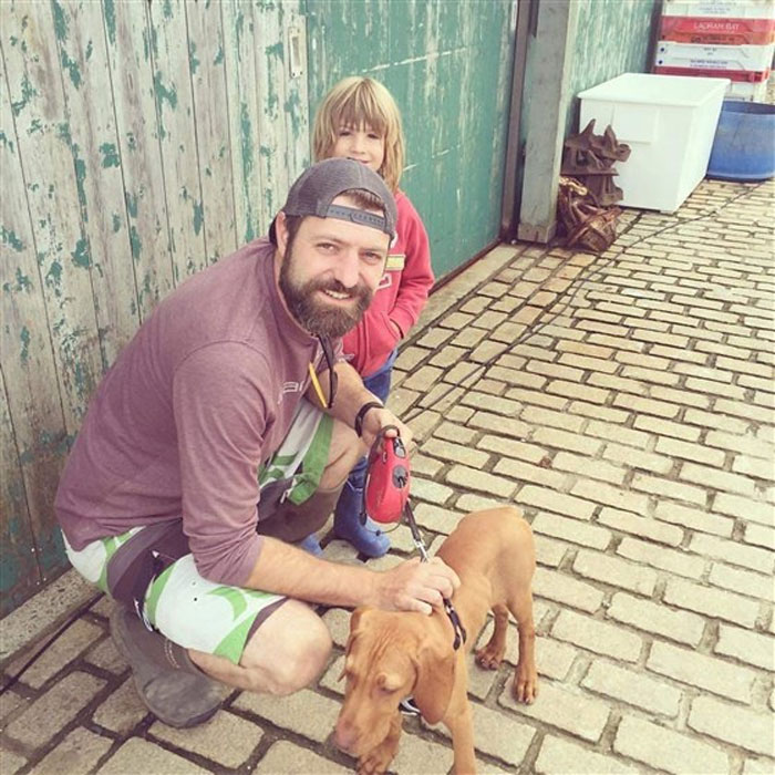 Guy Sets Up A Dog-Walking Group For Men Who Need A Companion To Open Up About Their Problems Guy Sets Up A Dog-Walking Group For Men Who Need A Companion To Open Up About Their Problems