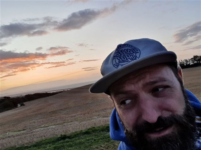 Guy Sets Up A Dog-Walking Group For Men Who Need A Companion To Open Up About Their Problems Guy Sets Up A Dog-Walking Group For Men Who Need A Companion To Open Up About Their Problems