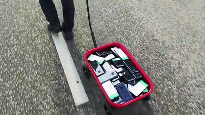 Man Creates 'Traffic Jams' On Google Maps By Wheeling 99 Smartphones In A Wagon