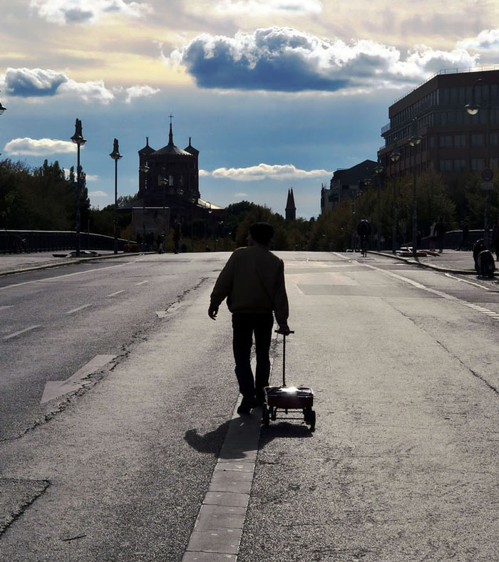 Man Creates 'Traffic Jams' On Google Maps By Wheeling 99 Smartphones In A Wagon
