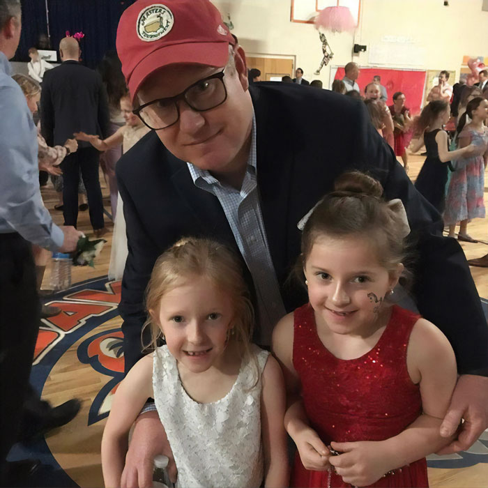 This Dad Flew At The Very Back Of The Plane, Everybody Sat Still And Let Him Leave First So He Wouldn't Miss His Father-Daughter Dance