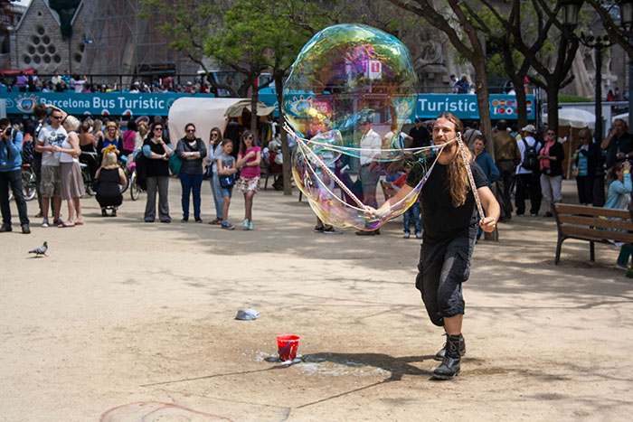 After Observing Street Performers Making Gigantic Soap Bubbles This Scientist Decides To Create A Perfect Soap Bubble Recipe