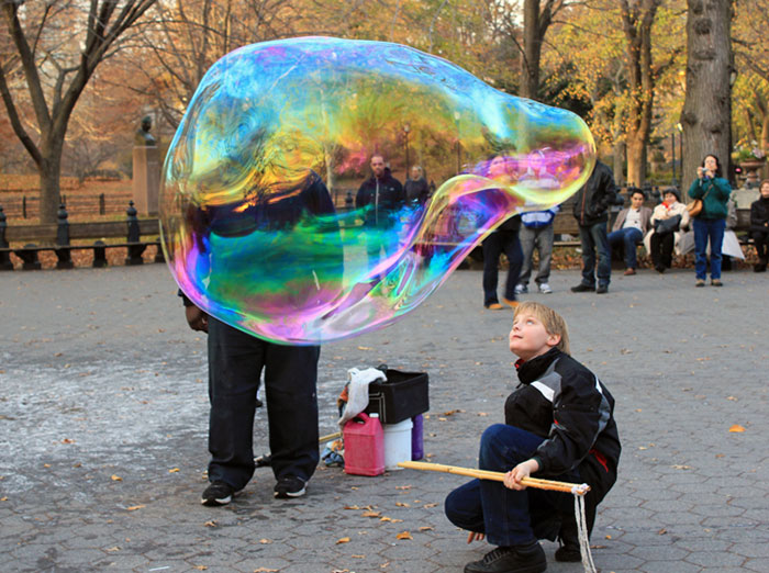 After Observing Street Performers Making Gigantic Soap Bubbles This Scientist Decides To Create A Perfect Soap Bubble Recipe After Observing Street Performers Making Gigantic Soap Bubbles This Scientist Decides To Create A Perfect Soap Bubble Recipe