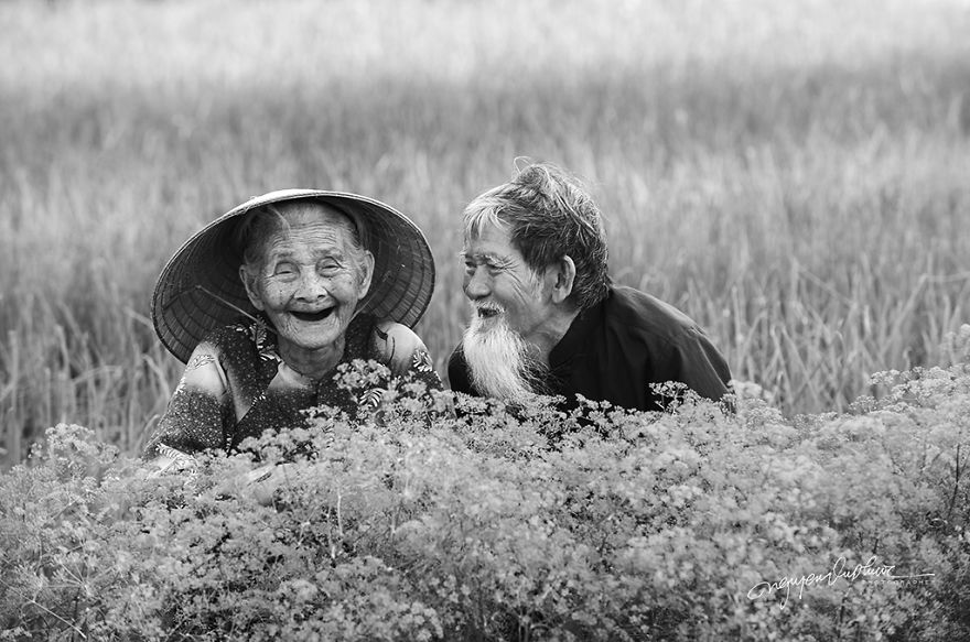 I Photographed The Love Story Of An Old Vietnamese Couple That Has Been Together Since The 30s (15 Pics) I Photographed The Love Story Of An Old Vietnamese Couple That Has Been Together Since The 30s (15 Pics)
