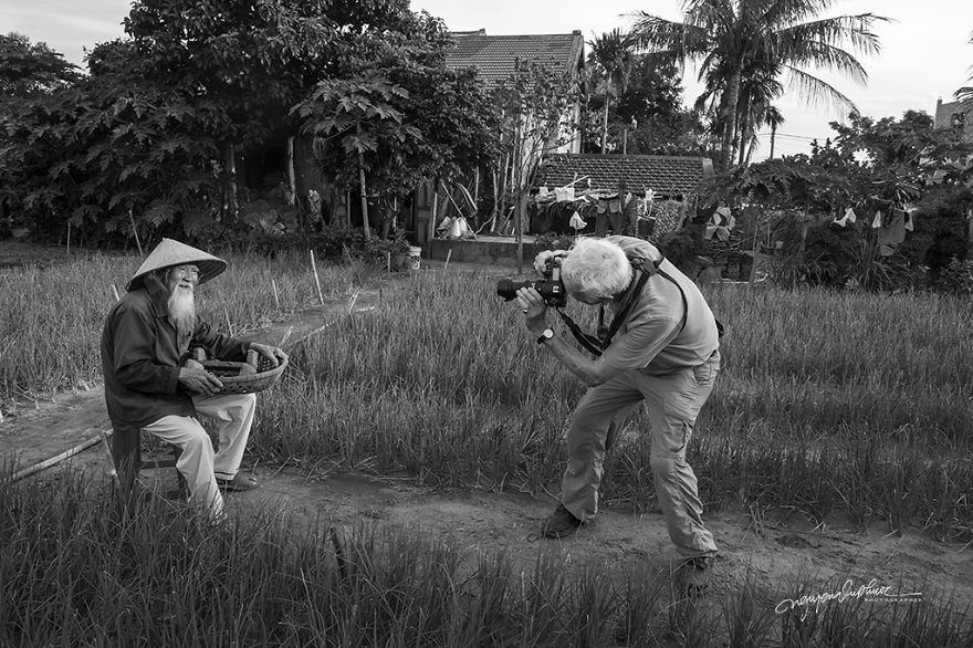 I Photographed The Love Story Of An Old Vietnamese Couple That Has Been Together Since The 30s (15 Pics) I Photographed The Love Story Of An Old Vietnamese Couple That Has Been Together Since The 30s (15 Pics)