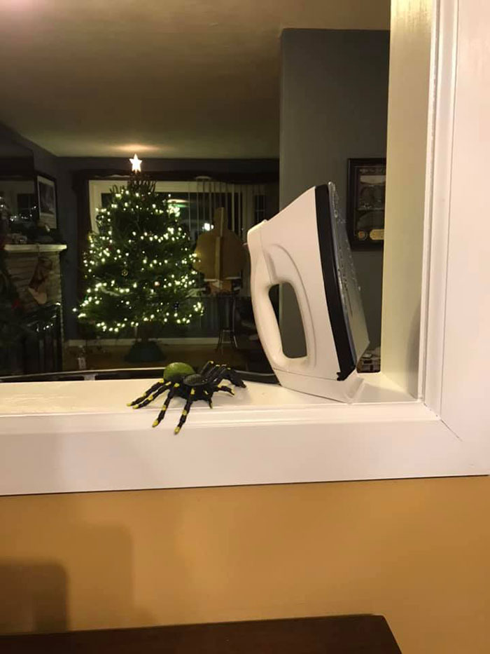 Man Puts Up 'Home Alone' Inspired Traps As Christmas Decorations Man Puts Up 'Home Alone' Inspired Traps As Christmas Decorations