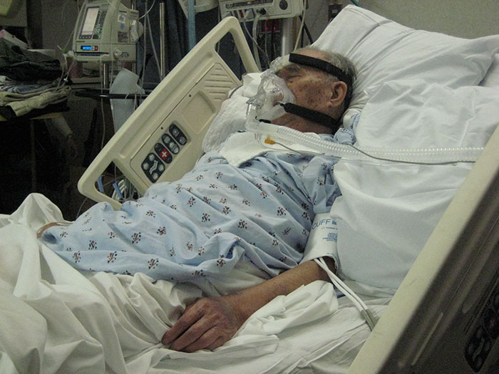 Hospice Nurse Shares A Story Of How A Dying Man Saw His Dogs And People Appear In The Room