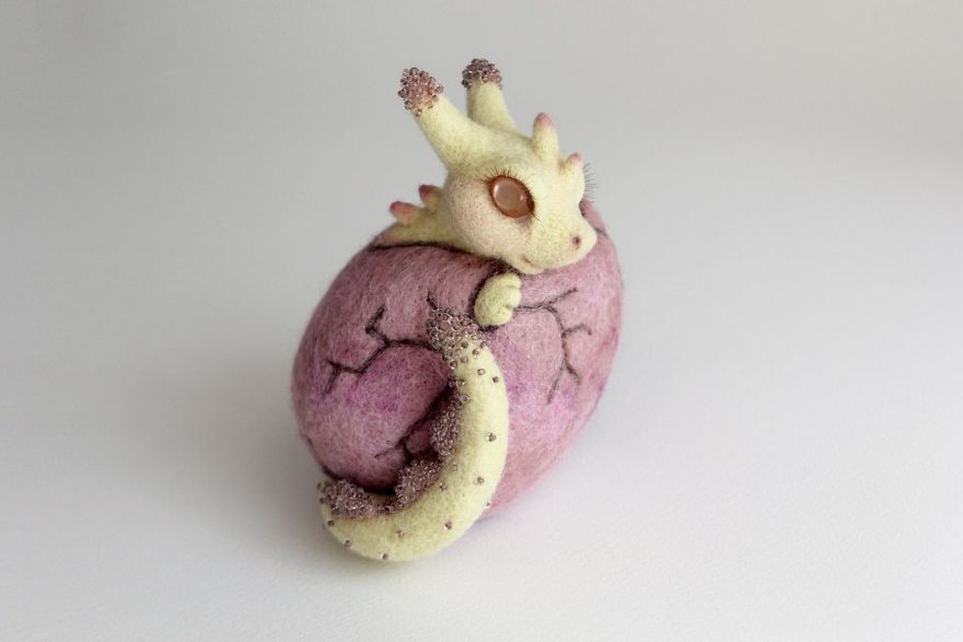 Artist Creates Stunning Lifelike Dragon Sculptures