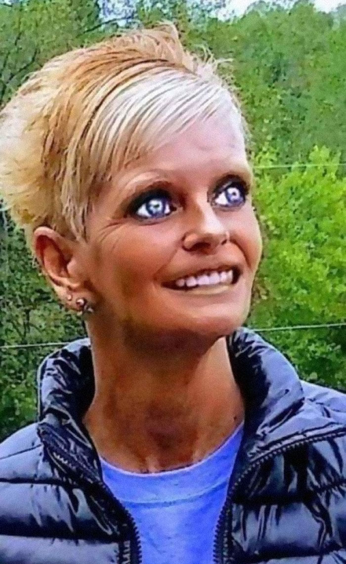 Lady On Facebook Insists That There's No Editing, And Any Comments Saying Otherwise Are Blocked