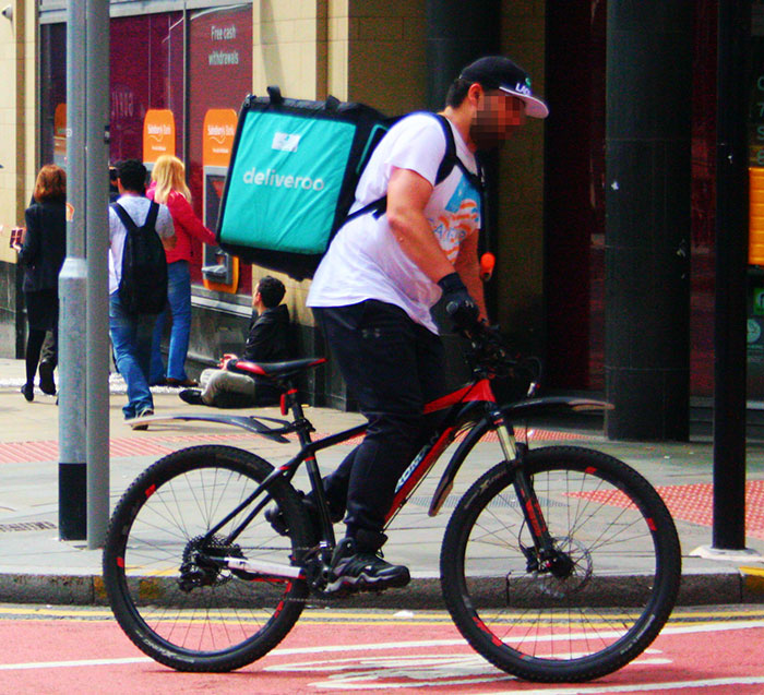 People Are Pointing Out That The Lack Of Sick Days For US Employees Could Make The Spread Of Coronavirus Accelerate People Are Pointing Out That The Lack Of Sick Days For US Employees Could Make The Spread Of Coronavirus Accelerate