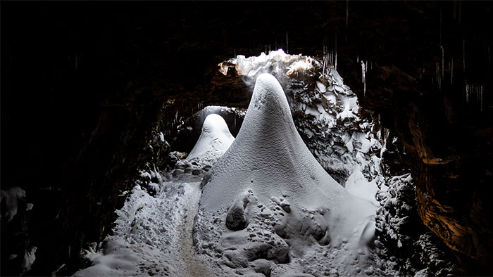 I Photographed Lava Tubes In Iceland After A Violent Snowstorm (12 Pics)