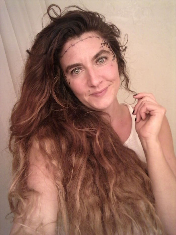 This 40-Year-Old Mom Pranks Kids By Dressing Up As Post Malone Making Everyone Think She's Their Dad