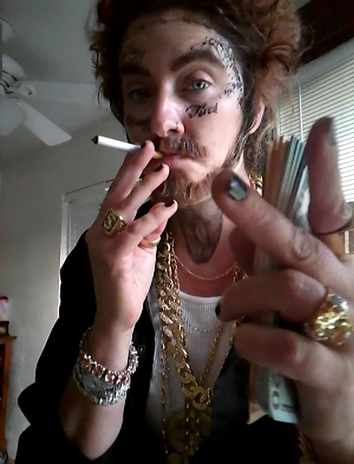 This 40-Year-Old Mom Pranks Kids By Dressing Up As Post Malone Making Everyone Think She's Their Dad